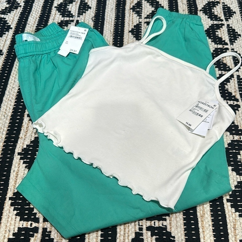 Nwts Xs bundles set two piece